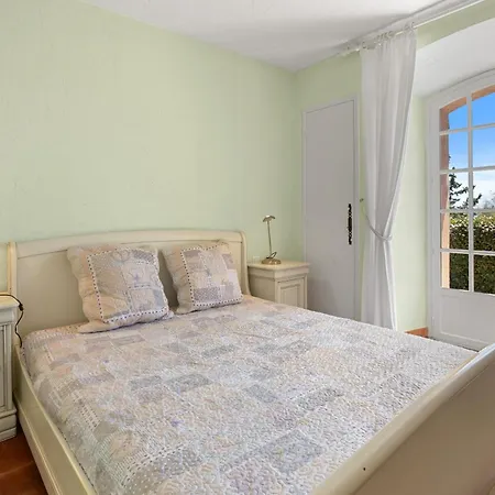 Holiday home Bellevue Vue Et Piscine *